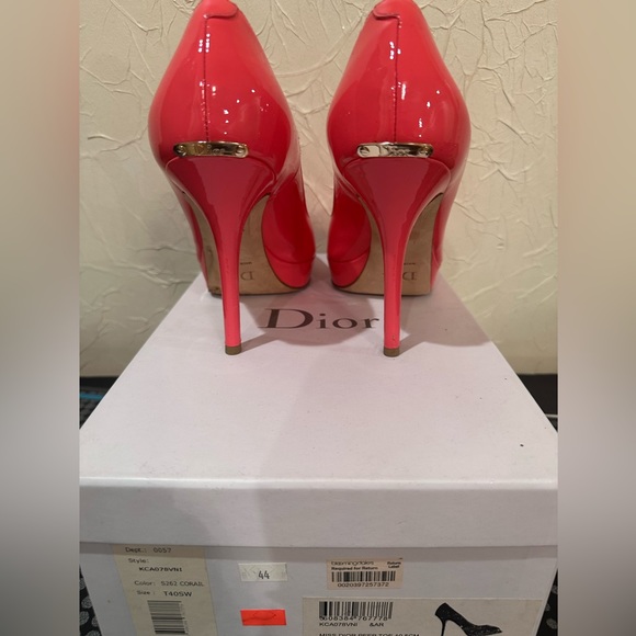 Miss Dior peep toe pumps in a beautiful coral color - Picture 4 of 5